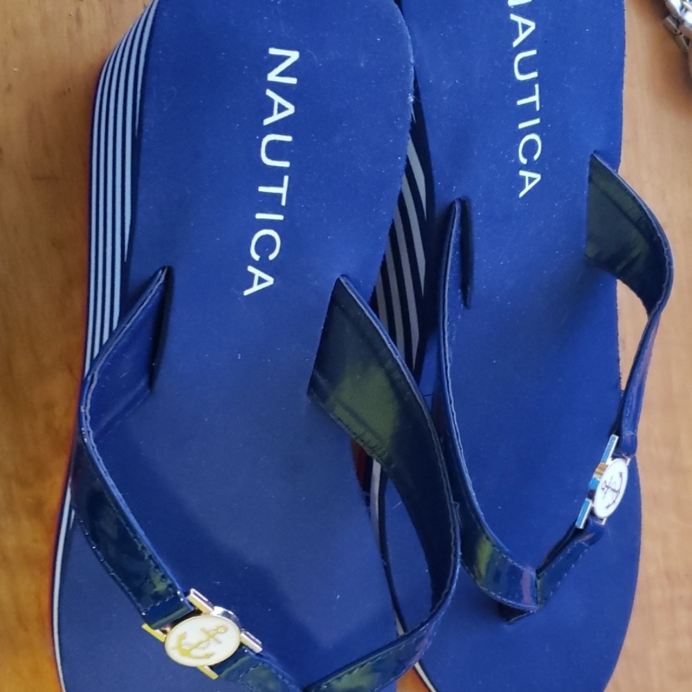 Nautica flip flops